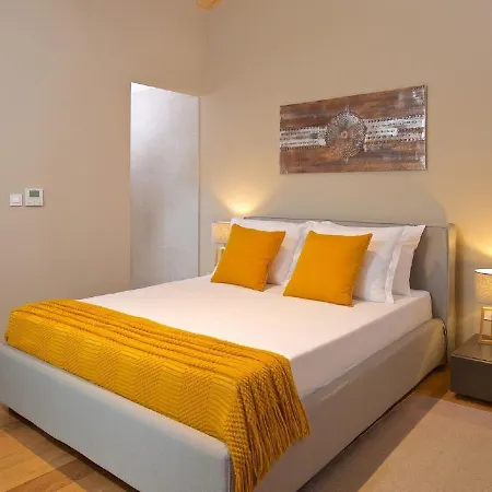 Enticing Holiday In With Jacuzzi Tatil Evi Brtonigla