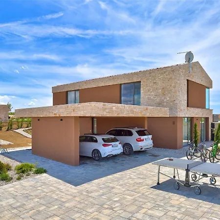 Tatil Evi Enticing Holiday In With Jacuzzi